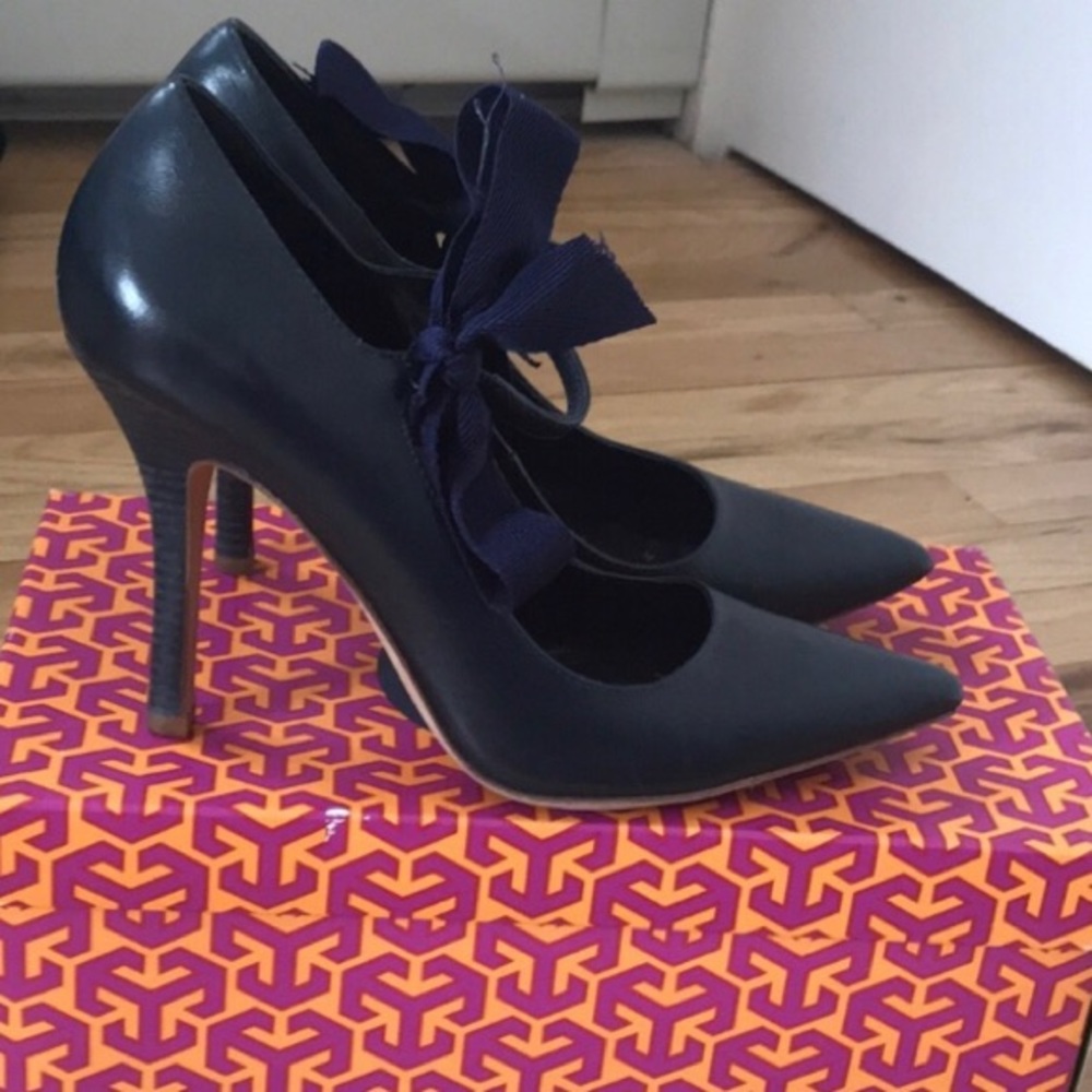 AUTHENTIC Tory Burch “Beverly” Heels 8.5